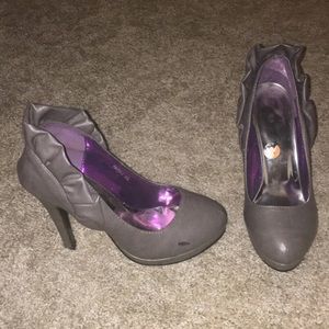 Grey Ruffle Heels Pump 4 Inches Clearance